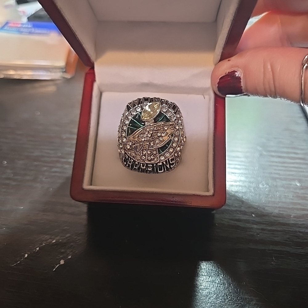 Eagles Championship ring rep. - Picture 5 of 16